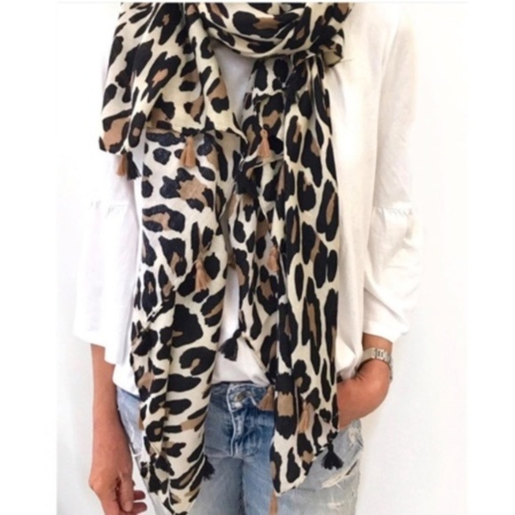 Accessories - 🌟HOST PICK💙LAST ONE💙 Oversized Leopard Scarf!